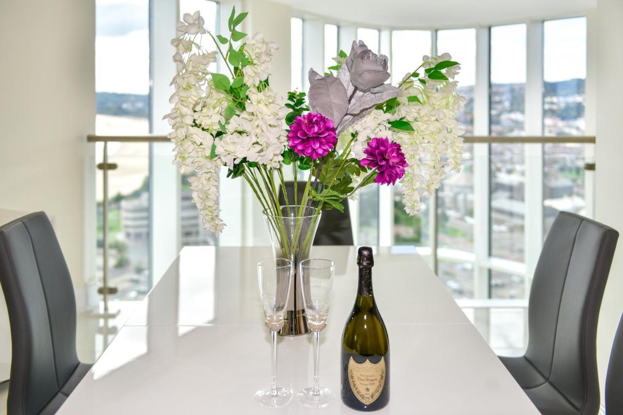 סוואנסי Just Stay Wales - Meridian Quay Penthouses מראה חיצוני תמונה