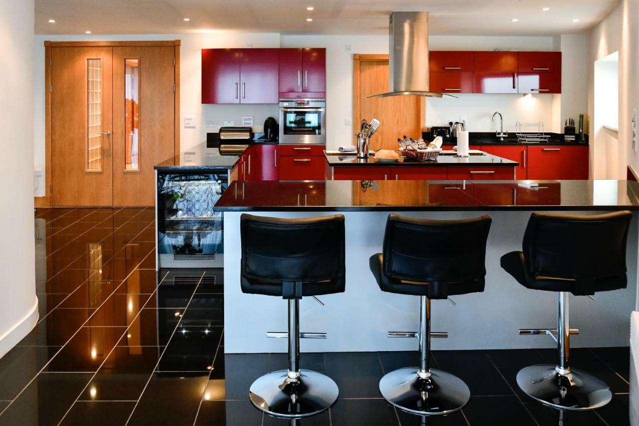סוואנסי Just Stay Wales - Meridian Quay Penthouses מראה חיצוני תמונה
